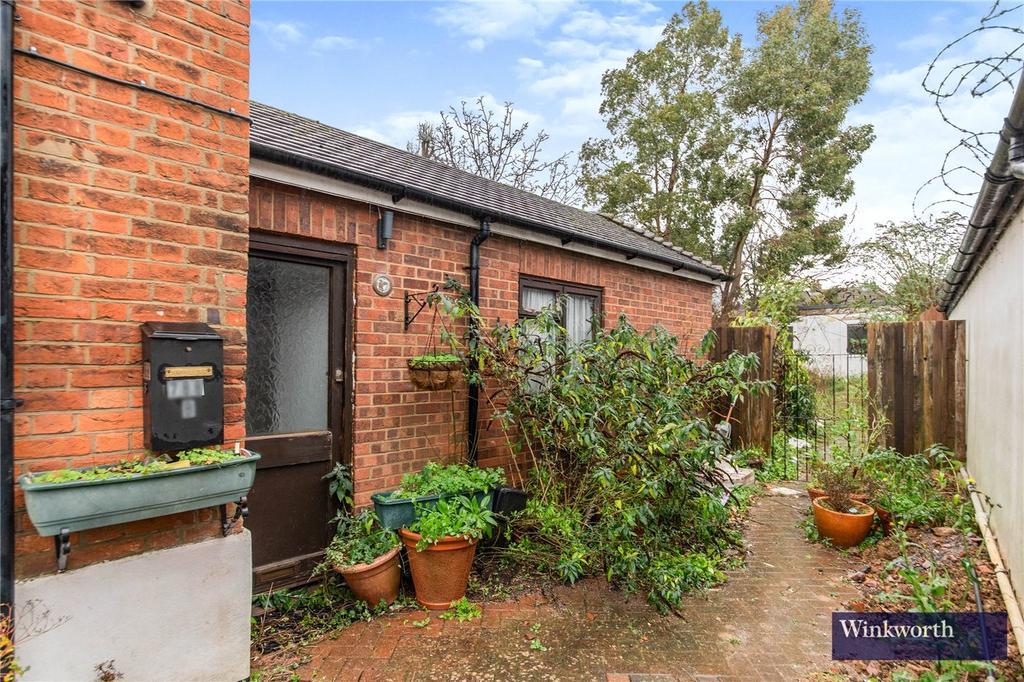 Kenton Lane, Harrow, Middlesex, HA3 1 bed apartment for sale £165,000