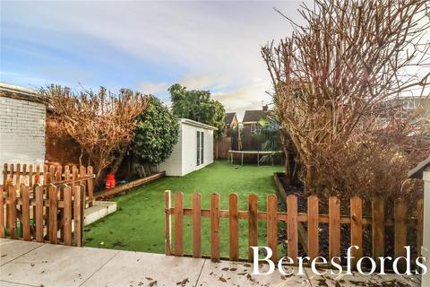 7 Dury Falls Close, Hornchurch, RM11 3AX
