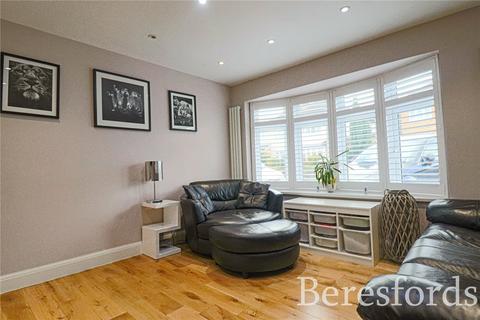 7 Dury Falls Close, Hornchurch, RM11 3AX