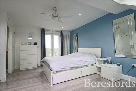 7 Dury Falls Close, Hornchurch, RM11 3AX