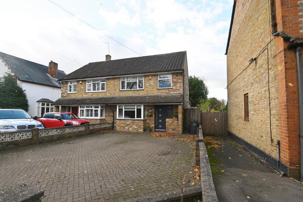 Slough Road, Datchet, Berkshire, SL3 3 bed semidetached house for sale