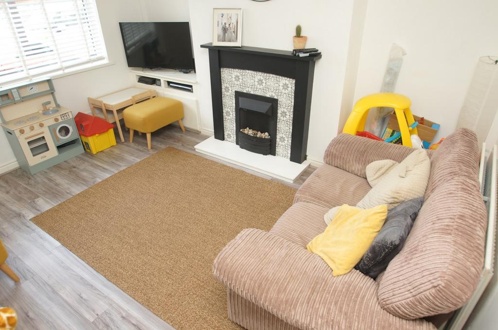 Briarfield Road, Ellesmere Port, Cheshire. CH65 2 bed terraced house