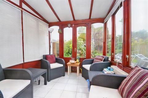42 Kitchener Crescent, Poole, BH17 7HU