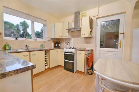 42 Kitchener Crescent, Poole, BH17 7HU