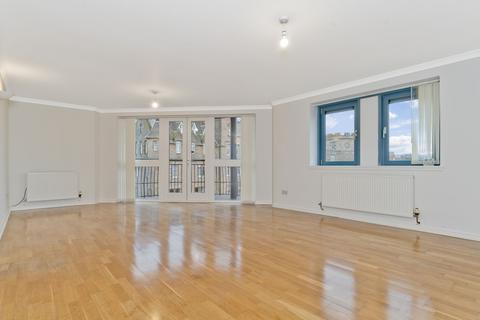 10/11 Tower Place, Edinburgh, EH6 7BZ