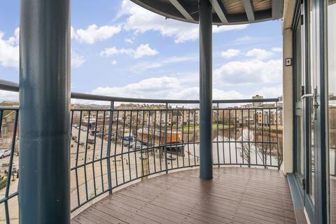 10/11 Tower Place, Edinburgh, EH6 7BZ