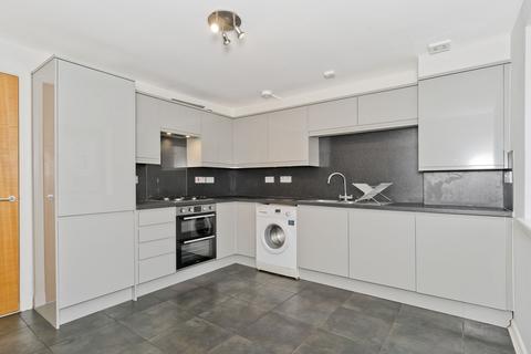 10/11 Tower Place, Edinburgh, EH6 7BZ