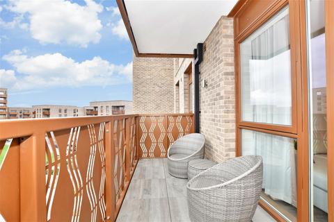 2 bedroom apartment for sale, Fresh Wharf Road, Barking, Essex