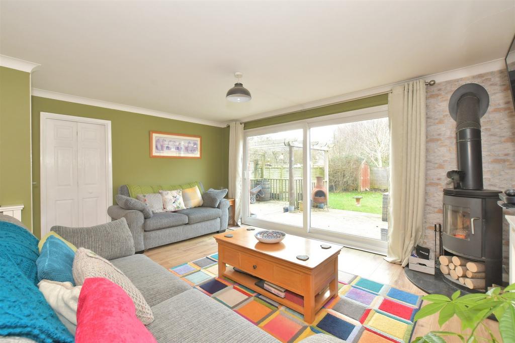 Sutton Close, Felpham, Bognor Regis, West Sussex 3 bed semidetached