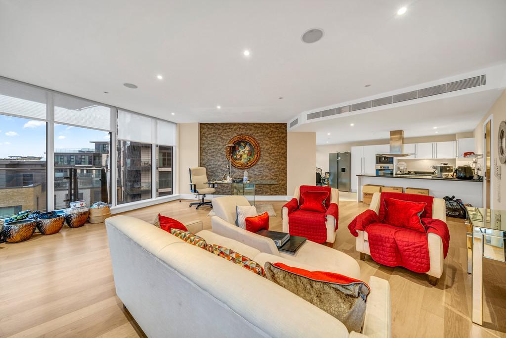 Baltimore House, Battersea Reach 3 bed apartment to rent £4,250 pcm