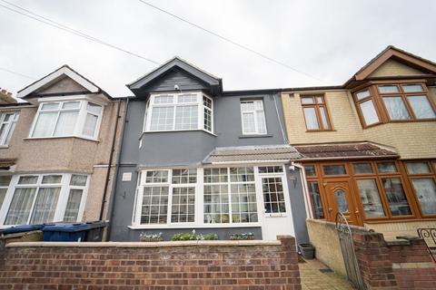 4 bedroom terraced house for sale, Woodlands Road, Southall