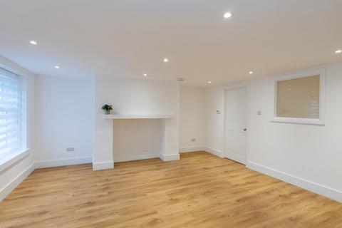 1 bedroom apartment to rent, South Street, Dorking