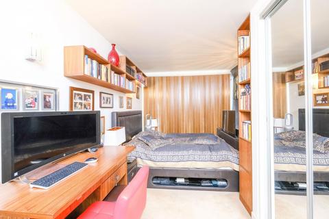 Flat 803, Navigation Building Station Approach, Hayes, UB3 4FF
