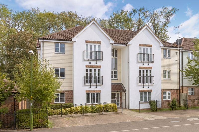 Granary Close, Horsham 2 bed apartment - £260,000