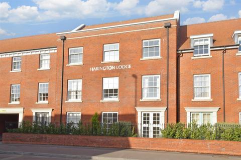 2 bedroom flat for sale, The Hornet, Chichester, West Sussex