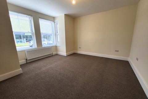 4 bedroom detached house to rent, Medina Avenue, Newport