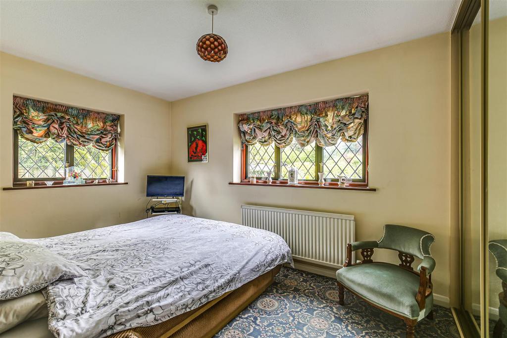 10 Bedroom 1.jpg