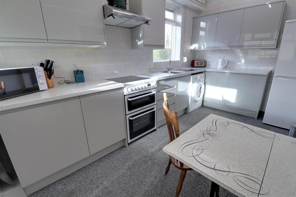 Broughton Lane, Wistaston, Crewe 3 bed detached bungalow for sale £
