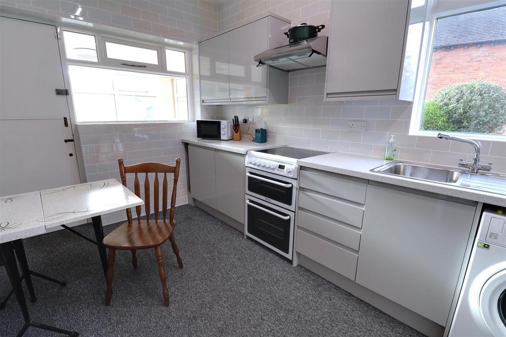 Broughton Lane, Wistaston, Crewe 3 bed detached bungalow for sale £