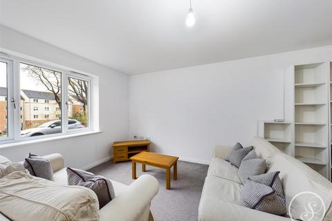 2 bedroom flat for sale, Chestnut Lane, Leeds