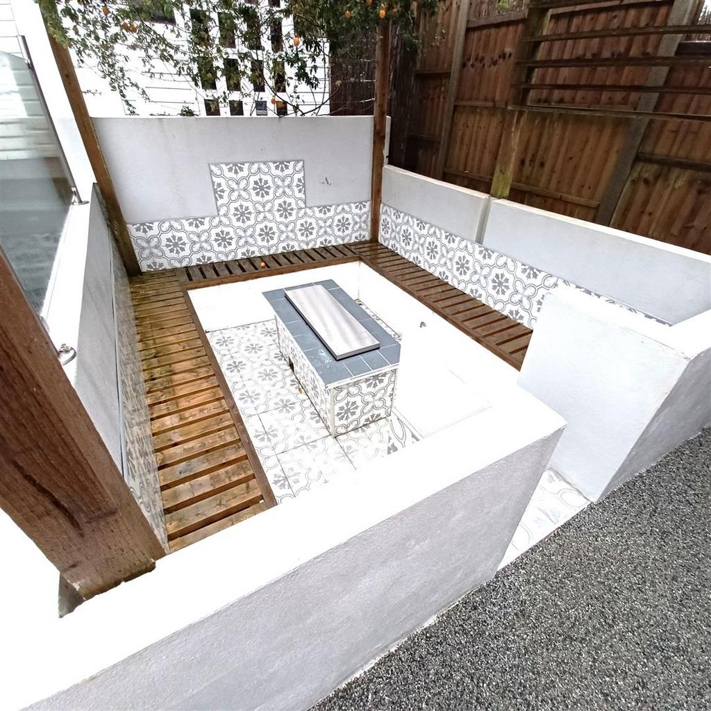 Sunken Firepit Entertaining Area