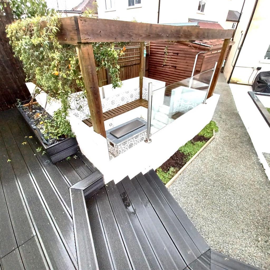 Sunken Firepit Entertaining Area