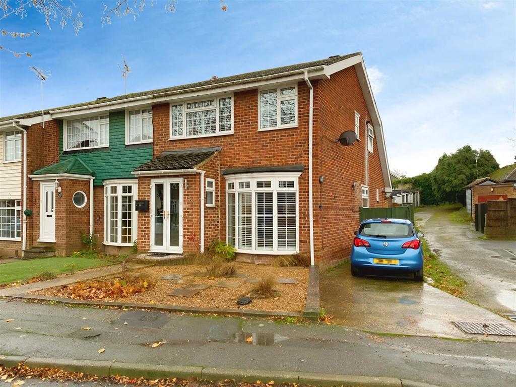Chatsworth Drive, Sittingbourne 3 bed house for sale £325,000