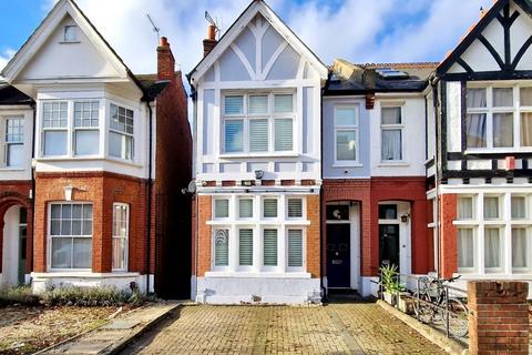 22 Chatsworth Gardens, London, W3 9LN