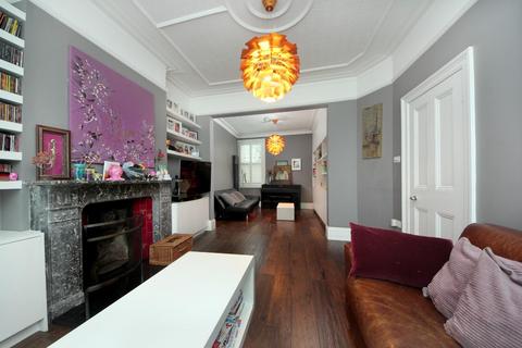 22 Chatsworth Gardens, London, W3 9LN