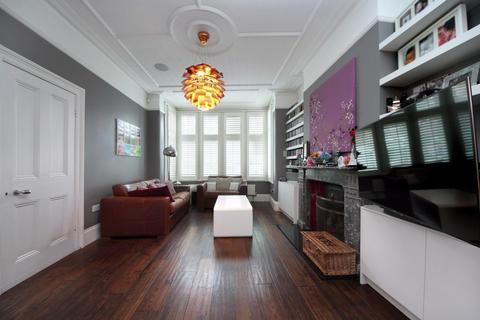 22 Chatsworth Gardens, London, W3 9LN