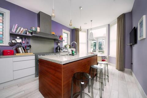 22 Chatsworth Gardens, London, W3 9LN