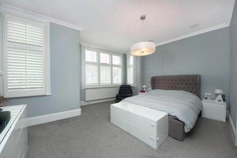 22 Chatsworth Gardens, London, W3 9LN