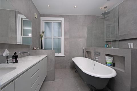 22 Chatsworth Gardens, London, W3 9LN