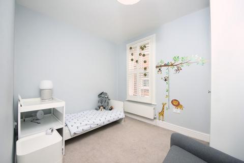 22 Chatsworth Gardens, London, W3 9LN