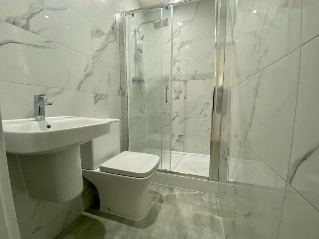 BATHROOM 1.jpg