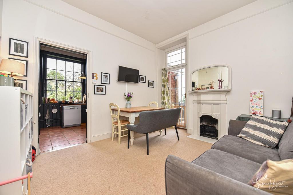 Front Snug/Dining Room