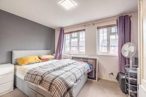 39 Thorn Drive, George Green, Slough, SL3 6SA