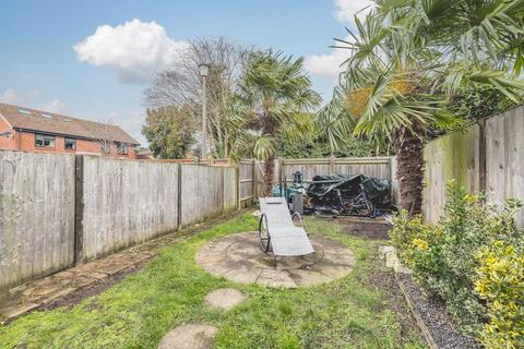 39 Thorn Drive, George Green, Slough, SL3 6SA