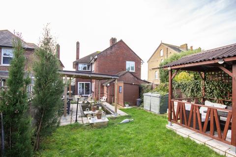 3 bedroom semi-detached house for sale, Cambridge Road, East Cowes