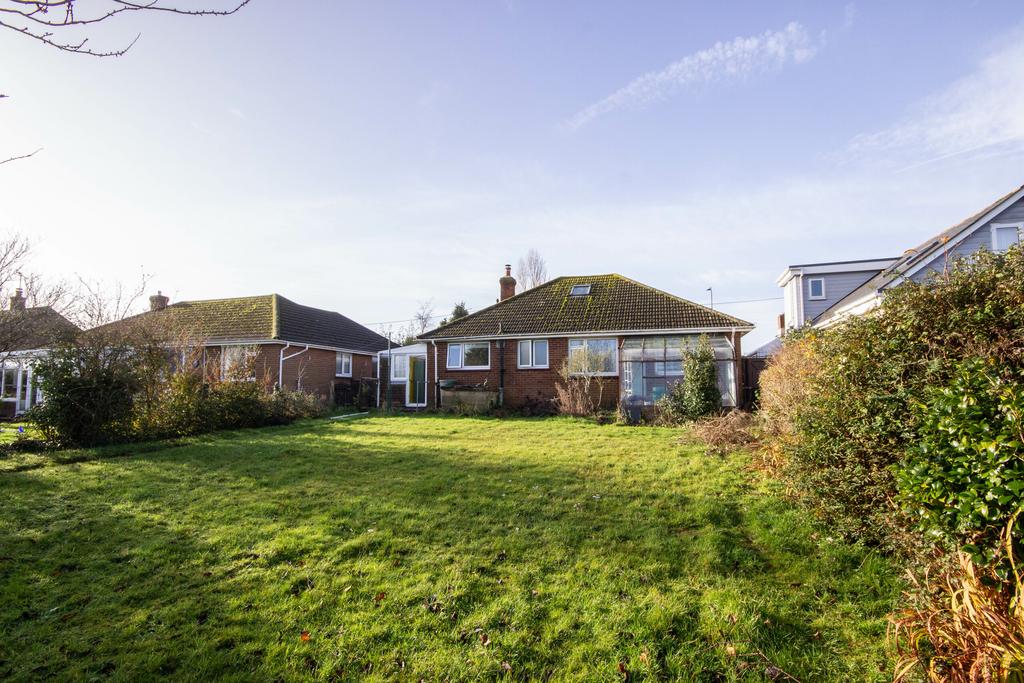 Newport Road, Cowes 3 bed bungalow for sale £340,000