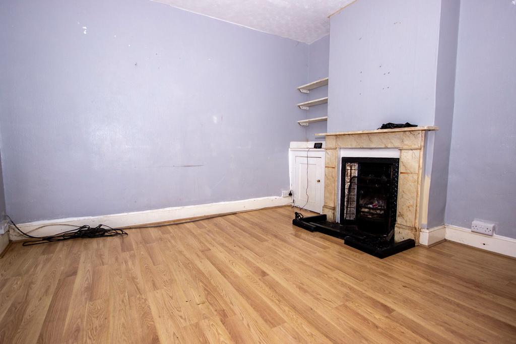 Thetis Road, Cowes 2 bed terraced house for sale £180,000