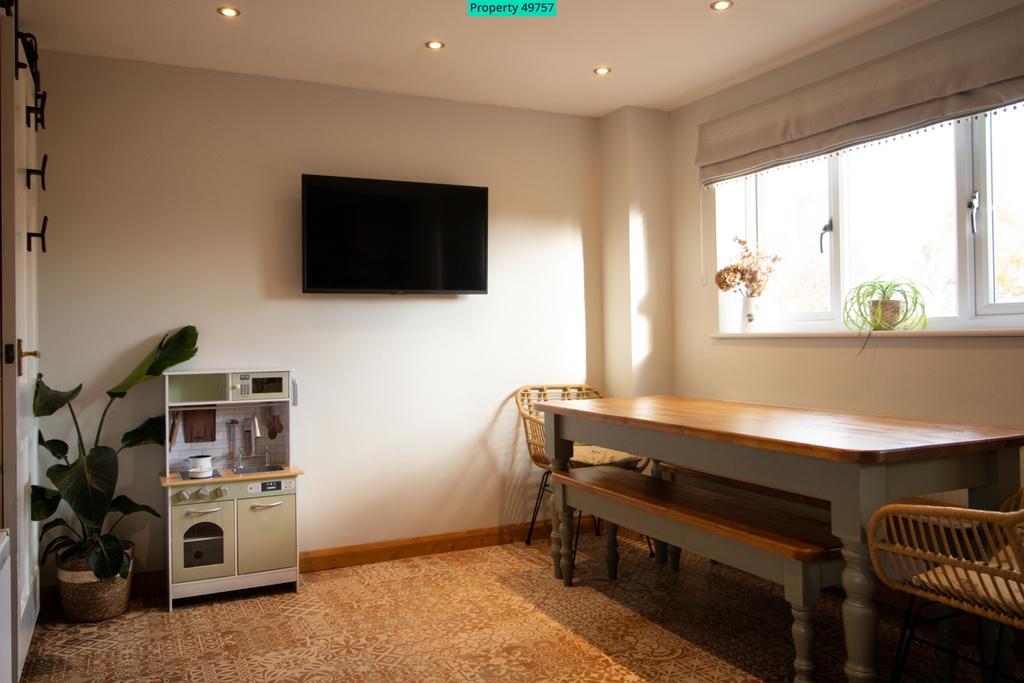 Kitchen/Diner 16' 5" x 20' 6" (5.00m x 6.24m)