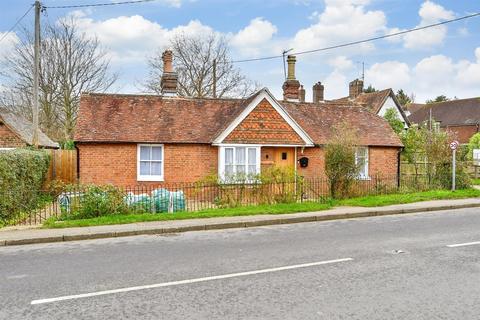 2 bedroom detached bungalow for sale - Main Street, Northiam, Rye, East Sussex