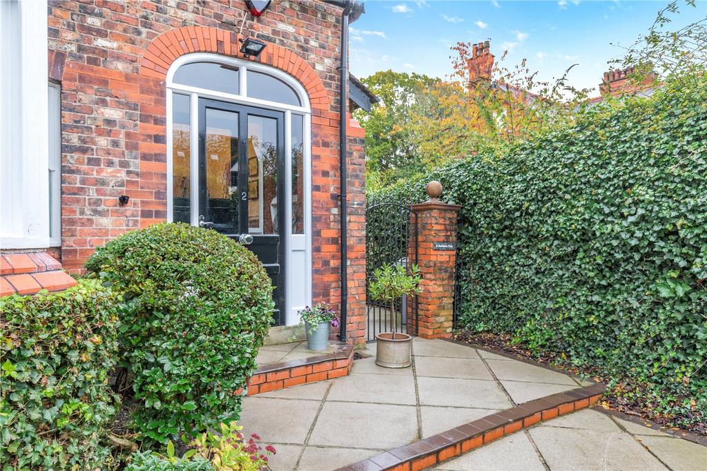 Hawthorn Park, Wilmslow, Cheshire, SK9 6 bed semidetached house for