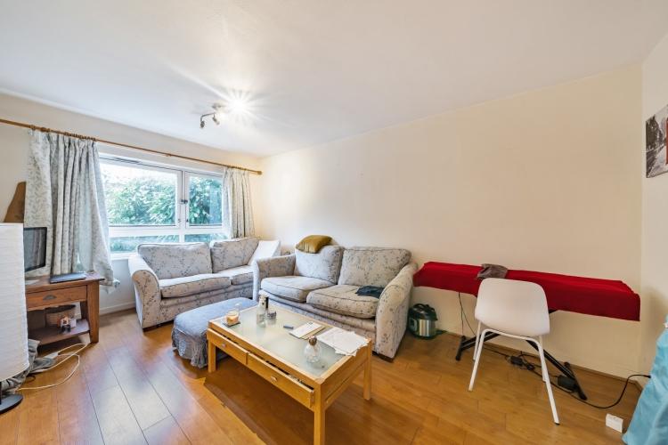 Garrick Close London SW18 3 bed house £2,750 pcm (£635 pw)