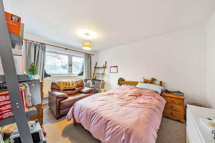 Garrick Close London SW18 3 bed house £2,750 pcm (£635 pw)