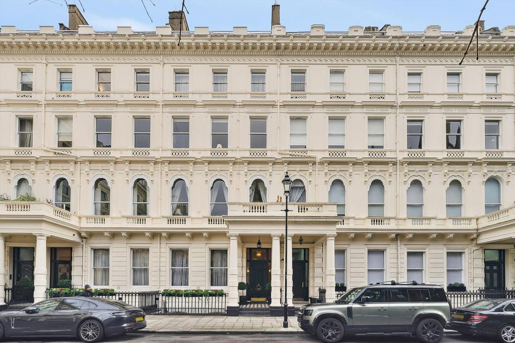 Lancaster Gate, London, W2 2 bed flat for sale £1,500,000