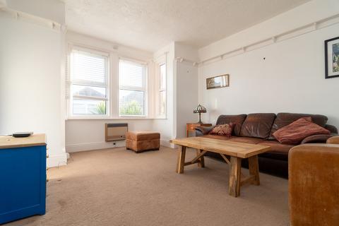 2 bedroom flat to rent, Bengal Road, Winton
