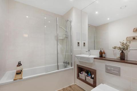 2 bedroom flat for sale, Osiers Road, London