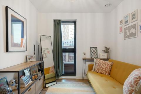 2 bedroom flat for sale, Osiers Road, London